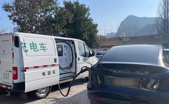 长岭汽车搭电